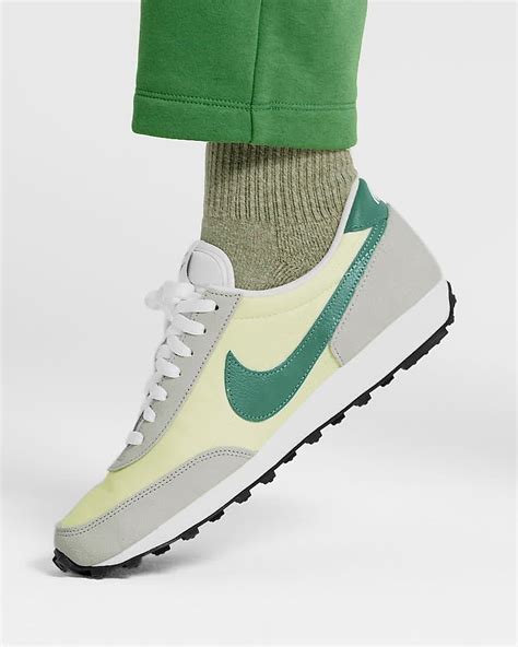 nike day break sneakers